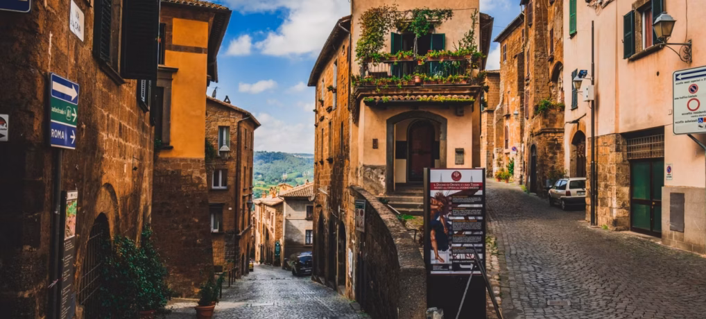 Orvieto’nun Kalbinde Bir Mucize: Kutsal Vücut Bayramı Geçit Töreni ve Tarihi Şehir Rehberi